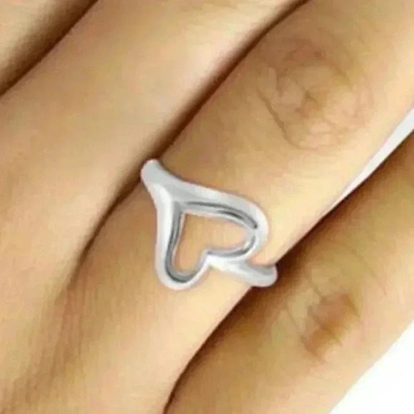 Beautiful Boho 925 Sterling Silver Hollow Heart Ring - Picture 2 of 4